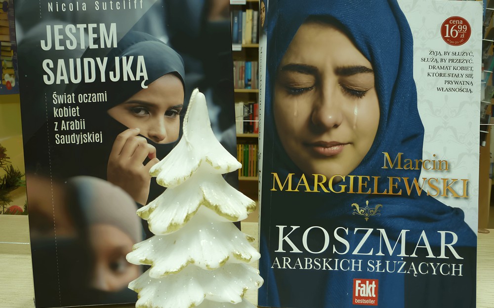na zdjęciu książki