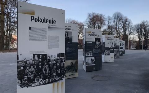 Wystawa na Placu Polonii
