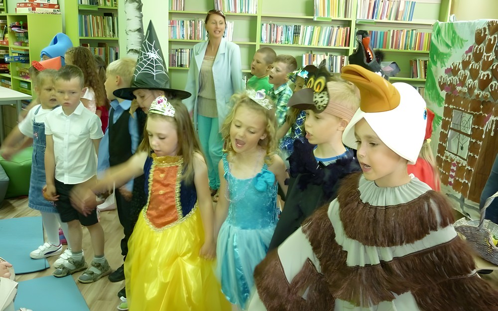 Przedstawienie w bibliotece