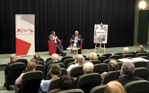 Autor z Dyrektorem KBP Dariuszem Pawlikowskim