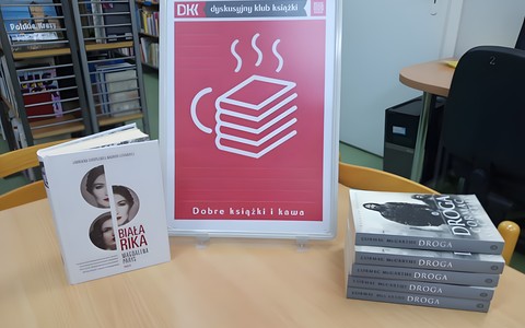 Książki DKK: "Biała Rika" Magdaleny Parys oraz "Droga" Carmaca McCarthy