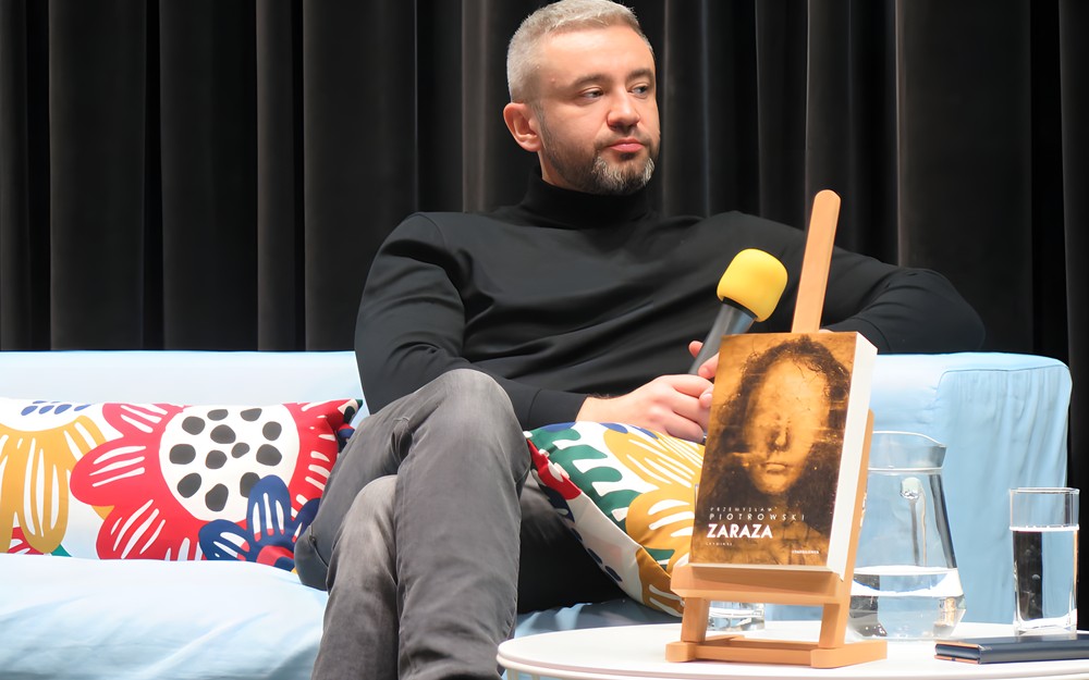 Przemysław Piotrowski podczas spotkania autorskiego.