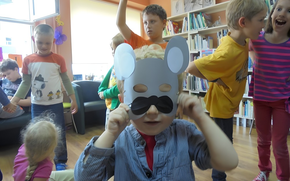 Bezpieczne wakacje w bibliotece