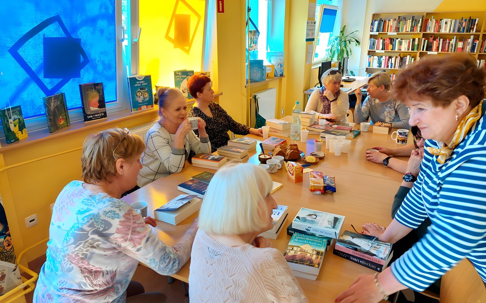 Gorące dyskusje naszych przesympatycznych seniorek o książkach