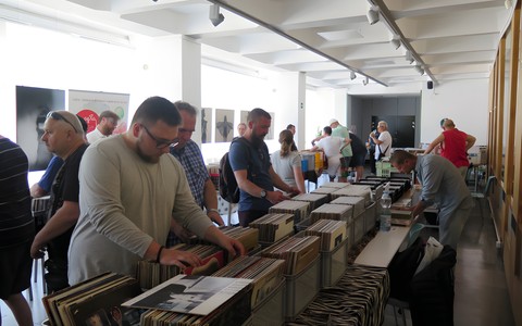 Uczestnicy Płytowej giełdy GraMuzyka