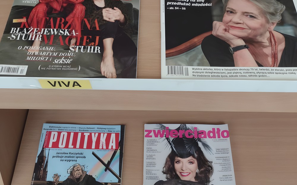 na zdjęciu czasopisma