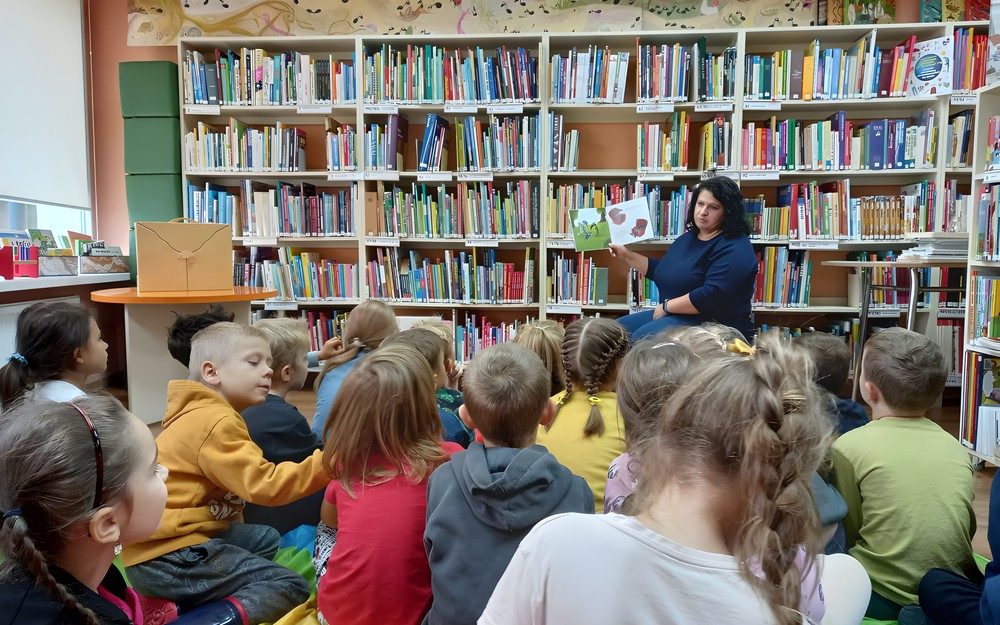 Głośne czytanie książki "O wilku, który nie lubił czytać " Orianny Lellemand