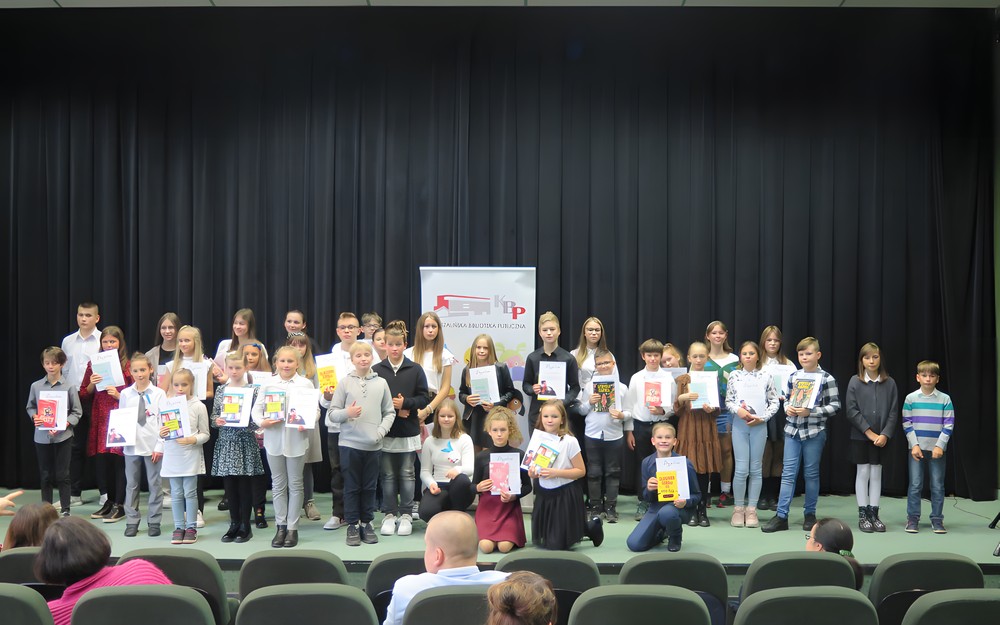 Uczestnicy konkursu podczas wspólnego zdjęcia