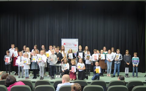 Uczestnicy konkursu podczas wspólnego zdjęcia