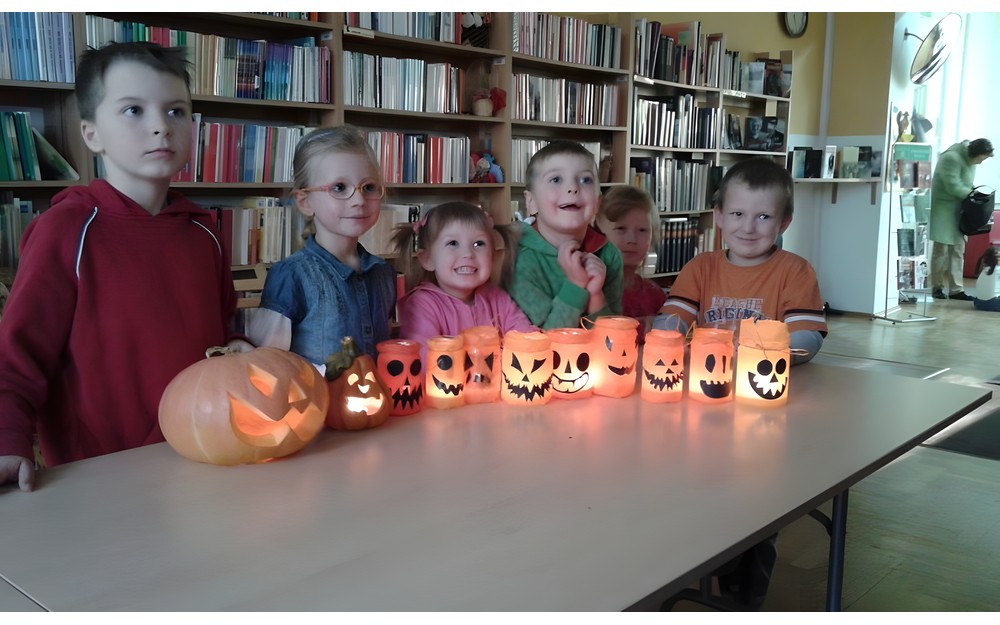 KLUB PRZYJACIÓŁ BIBLIOTEKI