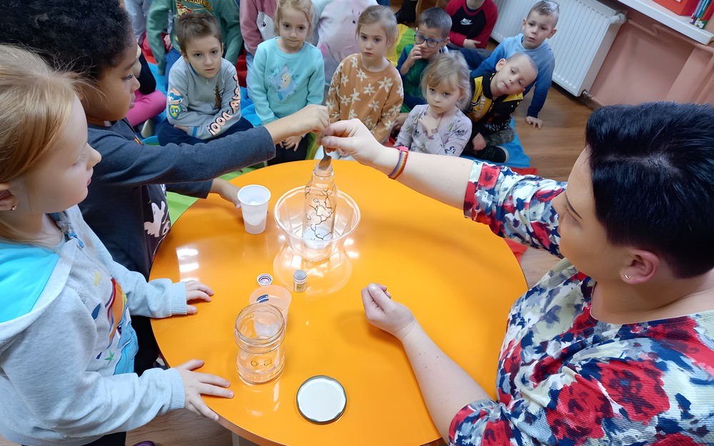 Eksperymentujemy z syropem Maga Abrakabry