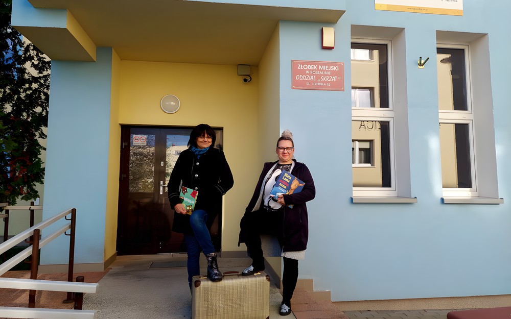 Wiola i Gosia w drodze do Żłobka SKRZAT