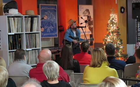 Shota Adamashvili na scenie w Mediatece