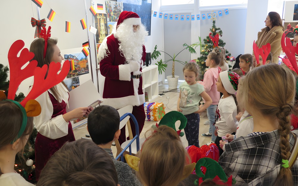 Wizyta Mikołaja na zajęciach dla dzieci.
