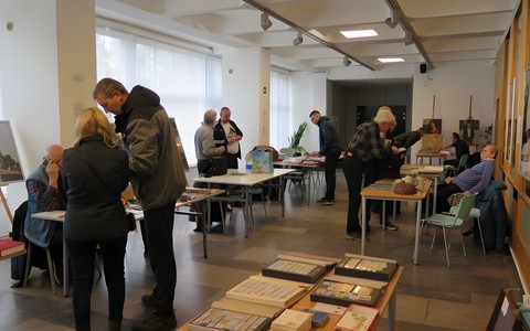 Kolekcjonerzy i uczestnicy Giełdy Kolekcjonerskiej w Galerii Region.