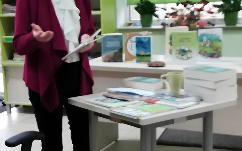 Stanisława Schreuder w bibliotece