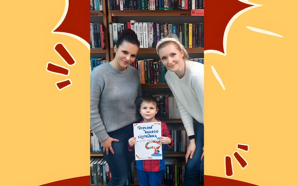 Zdjęcie dziecka z dyplomem