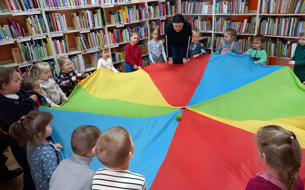 Przedszkole "Mały odkrywca" w bibliotece