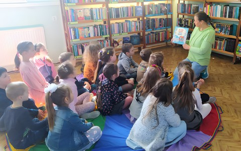 Czytamy książkę o przygodach Michasi