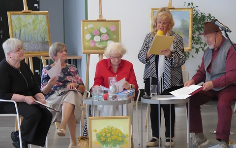 Członkowie Krajowego Bractwa Literackiego: Maria Stawiarz, Grażyna Piekarewicz, Ludmiła Raźniak, Krystyna Pilecka oraz Władysław Pitak.