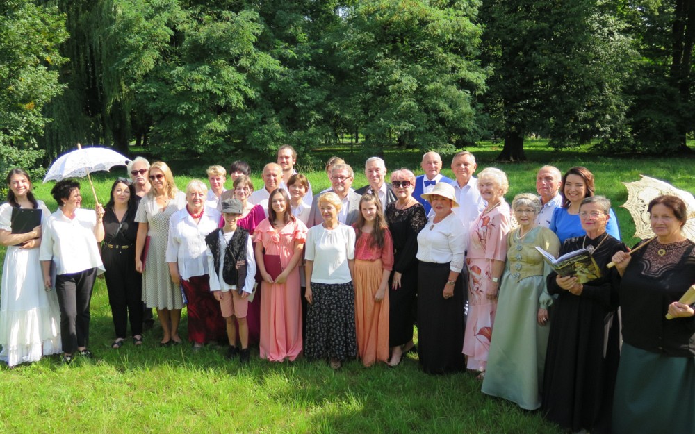 Zdjęcie grupowe uczestników wydarzenia.