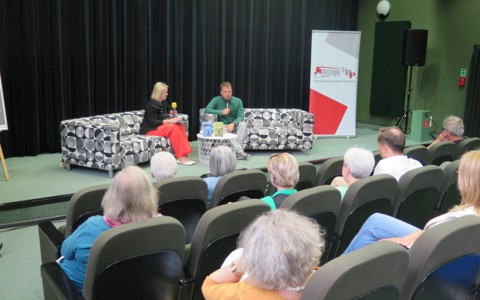 Jan Mencwel podczas dyskusji z Aleksandrą Barcikowską