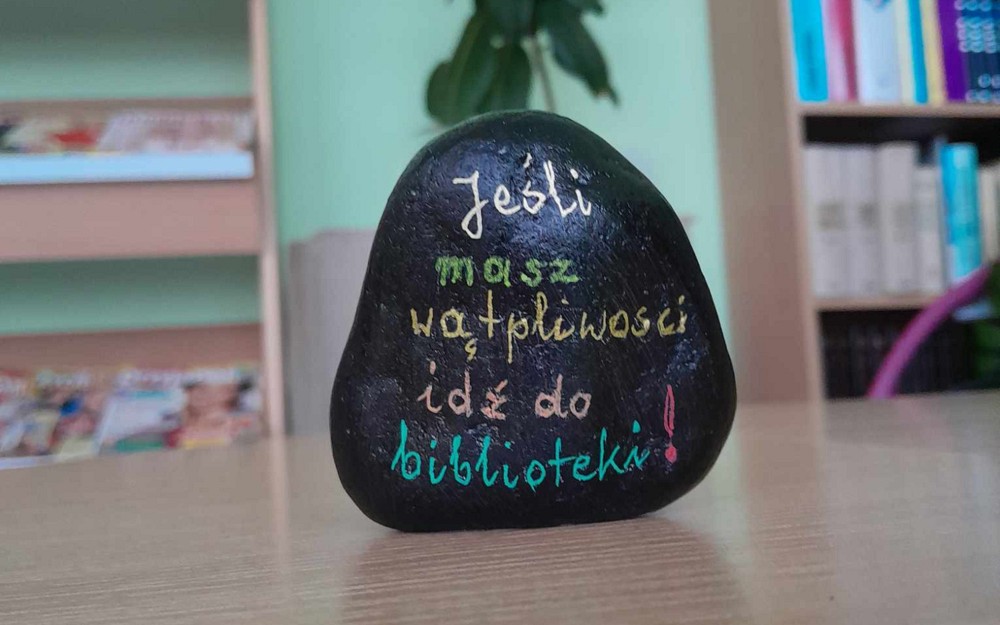 na zdjęciu kamień