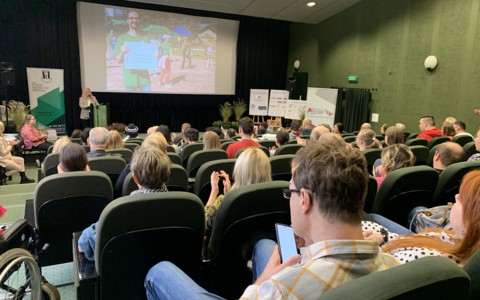 Przewodnicząca PSONI Koło Koszalin Izabela Stec podczas wystąpienia