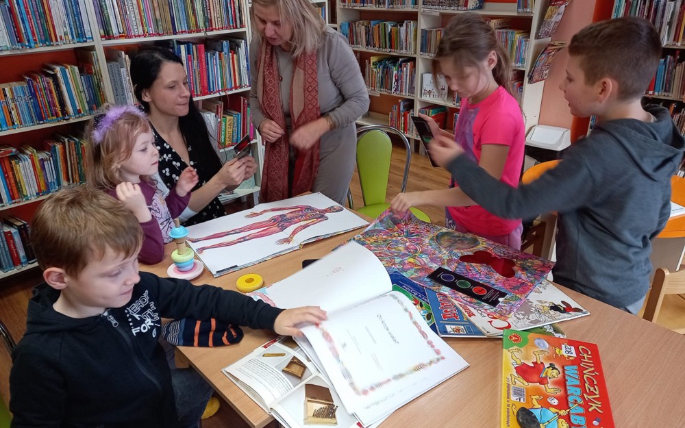 Wolna Szkoła Baza - Koszalińska Szkoła Demokratyczna odwiedziła naszą bibliotekę