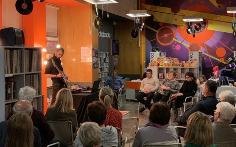 Wojciech Kielar podczas koncertu