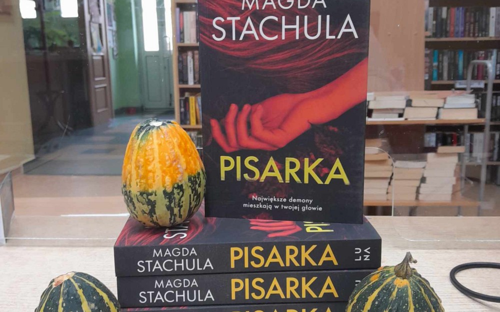 na zdjęciu książki