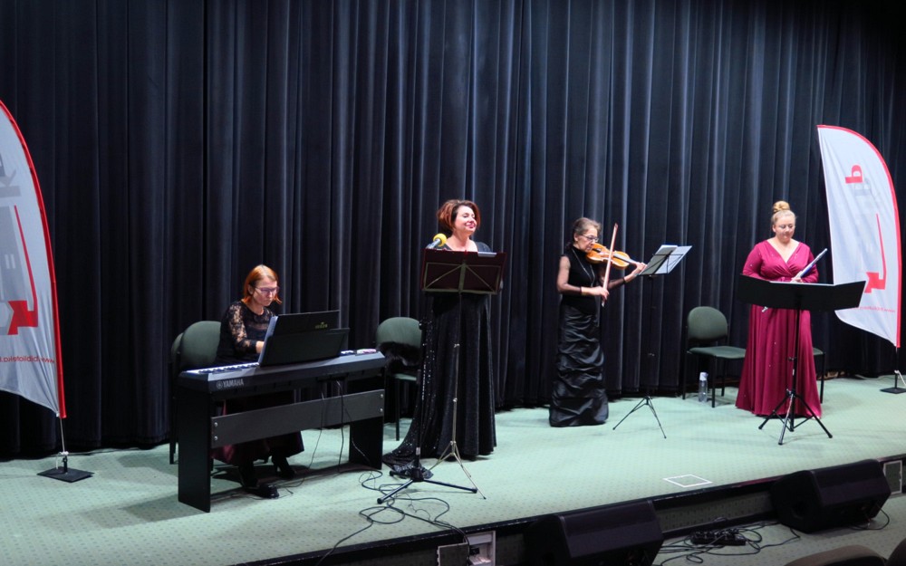 Członkinie zespołu Con passione! podczas występu