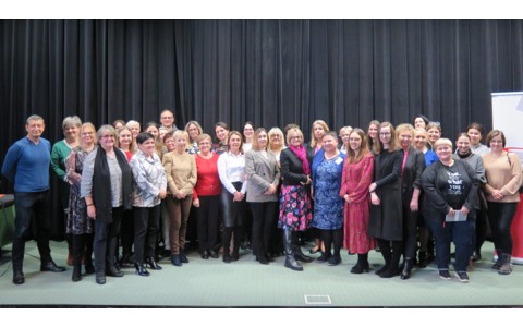 Zdjęcie grupowe uczestników konferencji