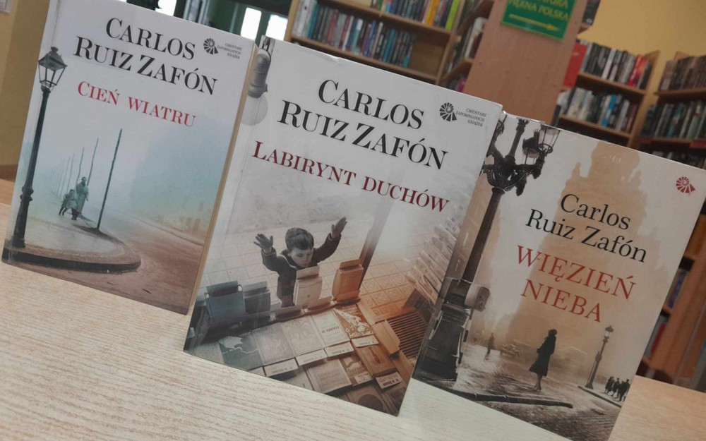 na adjęciu książki