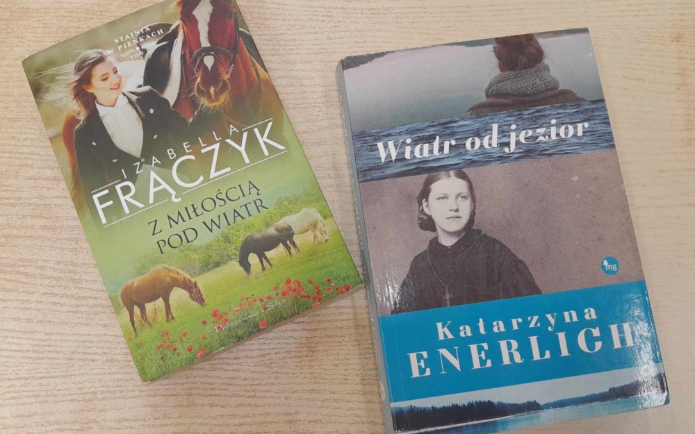 na zdjęciu książki