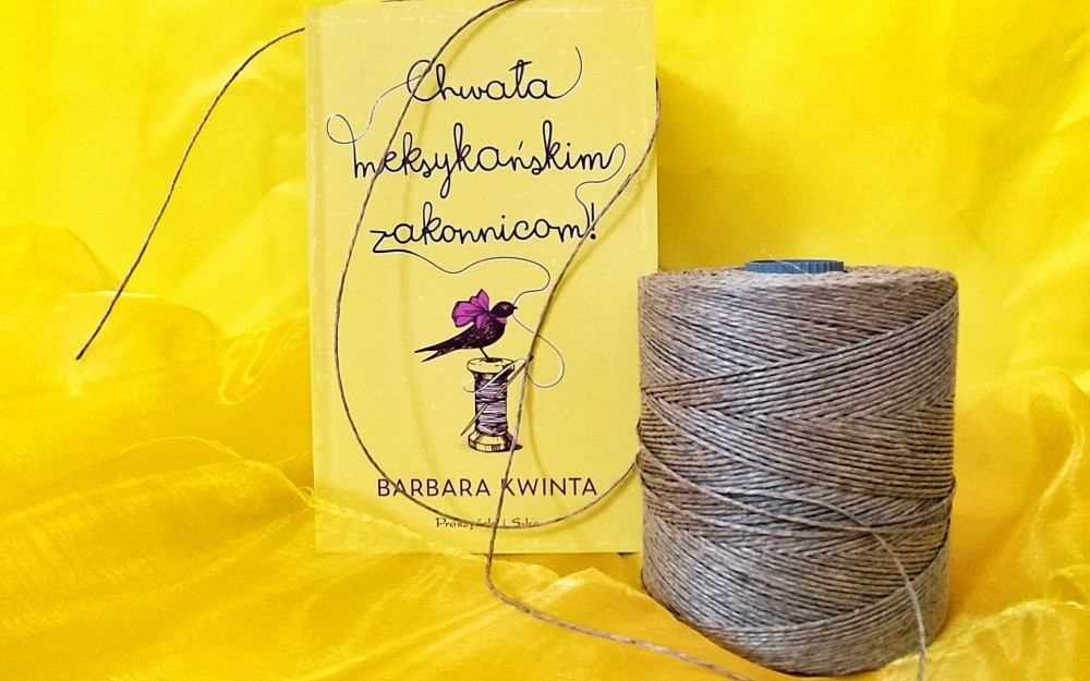 na zdjęciu książka