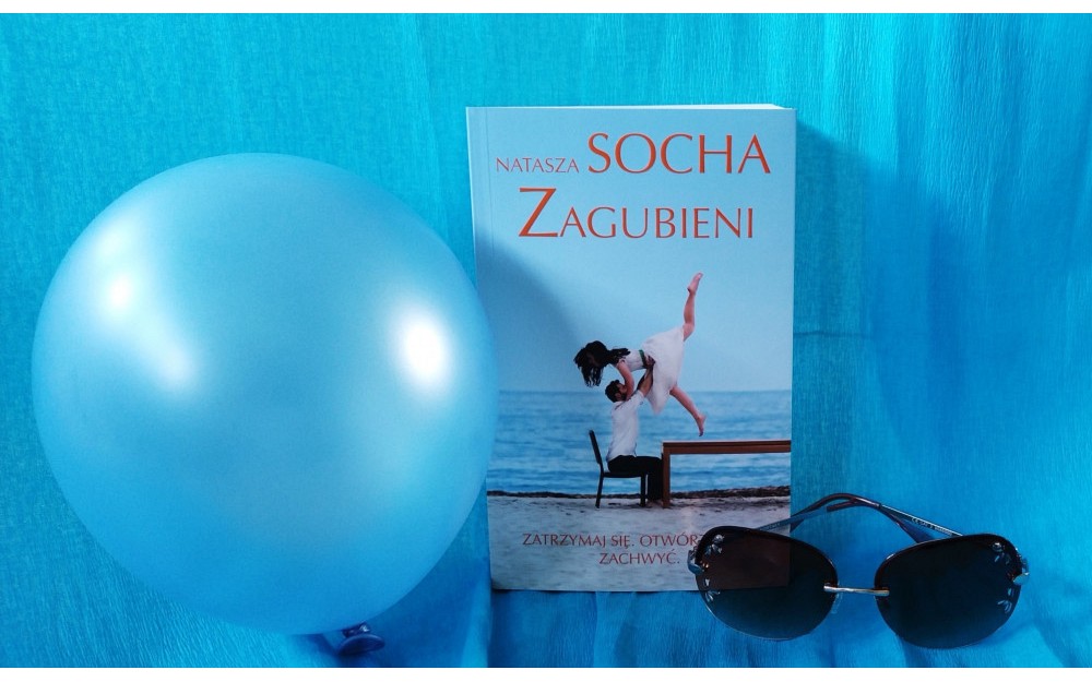 na zdjęciu książka