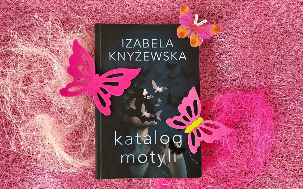 na zdjęciu książka