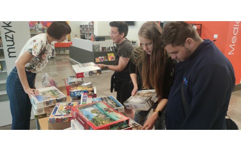 Wymiana puzzli w KBP.