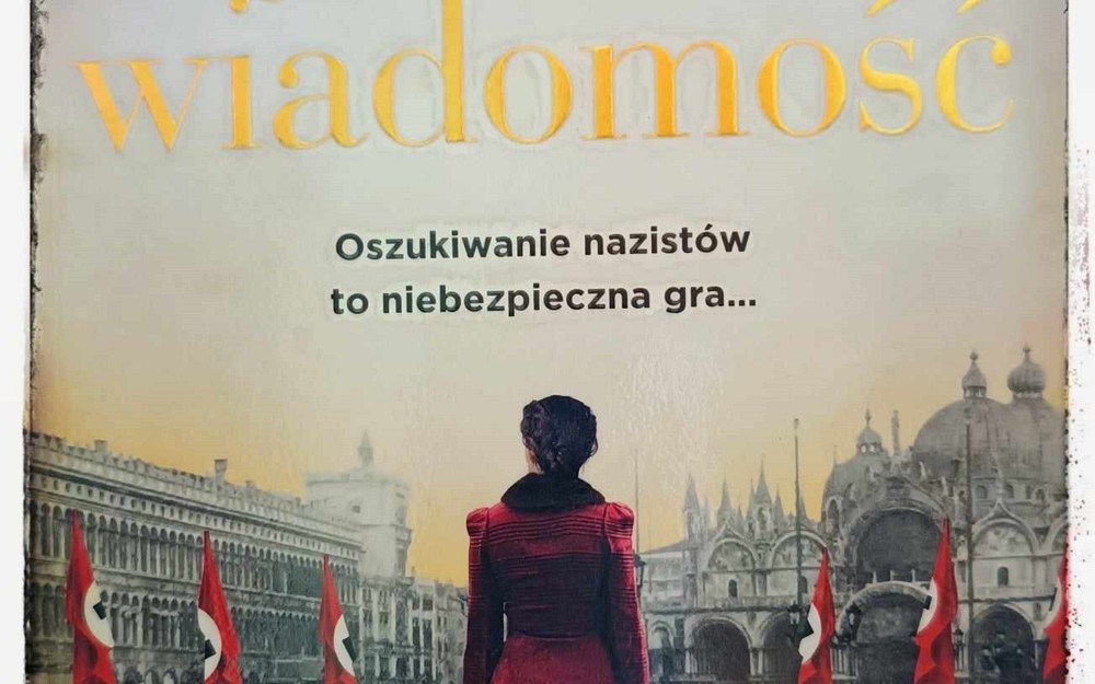 na zdjęciu książka