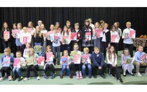 Uczestnicy finału Powiatowego konkursu Wybieramy Mistrza Pięknego Czytania 2024