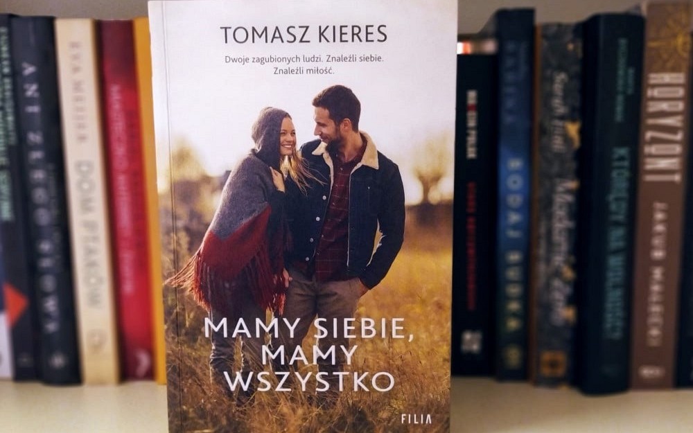 na zdjęciu książka