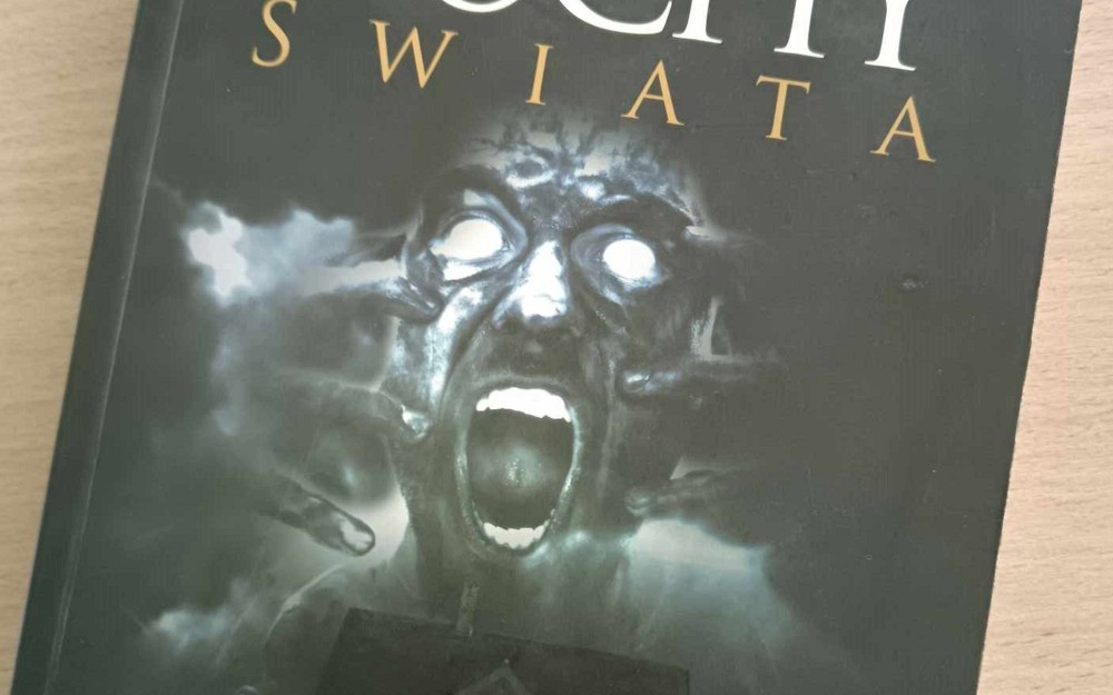 na zdjęciu książka