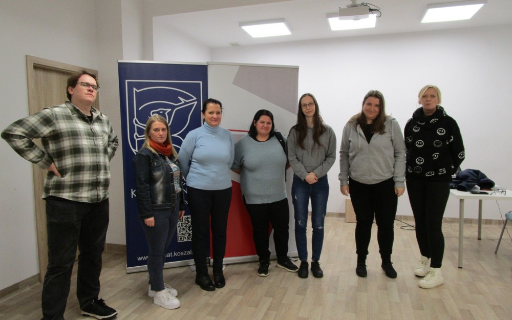 Uczestnicy warsztatów KLANZY na zdjęciu grupowym