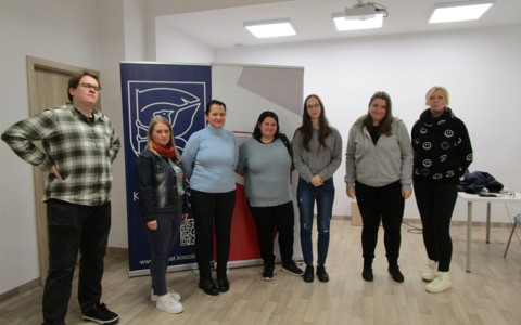 Uczestnicy warsztatów KLANZY na zdjęciu grupowym