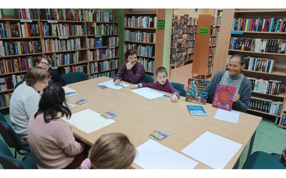 Wspólne czytanie książki i rozmowa o świętach