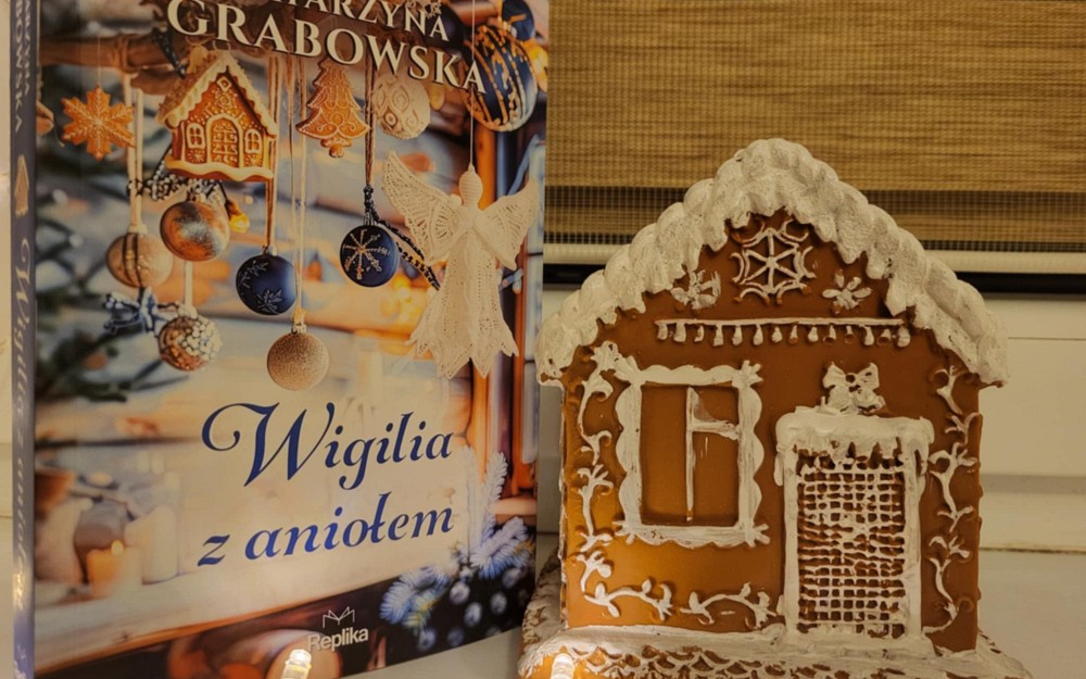 na zdjęciu książka