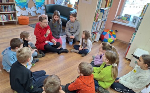 Ferie i warsztaty literacko- terapeutyczne z poezją dadaistyczną, prowadziła Katarzyna Spychalska