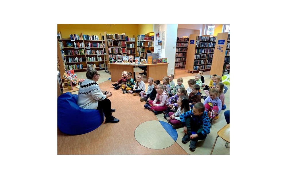 Dzieci z grupy przedszkolnej Smerfy rozpoczynają zajęcia ph. ZAWODOWCY czyli co z ciebie wyrośnie