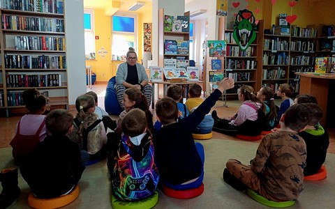 Gosia rozpoczyna dinozaurowe zajęcia z przedszkolną grupą SÓWEK